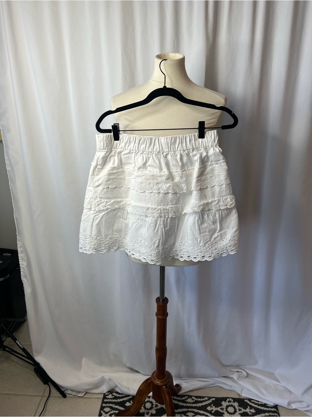 J.Crew White Eyelet Lace Tiered Mini Skirt Size 6 - Picture 3 of 7